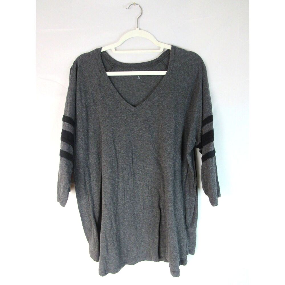 Torrid Gray Varsity Stripe Tee – Size 3 (EUC)